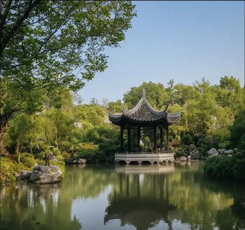 甘孜彩虹餐饮有限公司